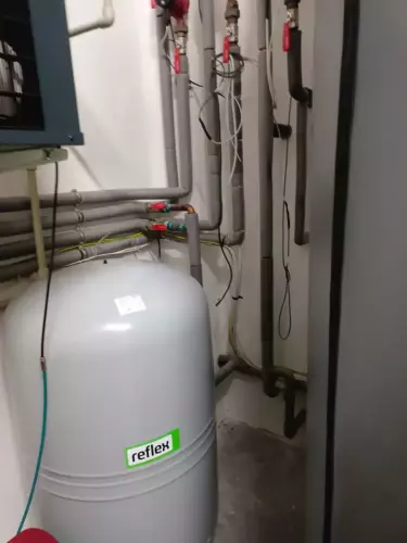 Instalace tepelného čerpadla HOTJET s akumulační nádrží