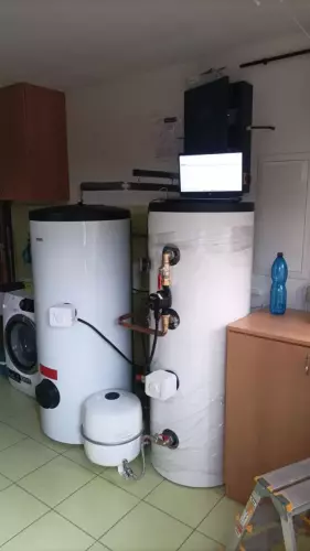 Instalace tepelného čerpadla HOTJET a akumulační nádrže